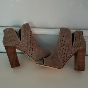 Gray ankle boots, light gray.